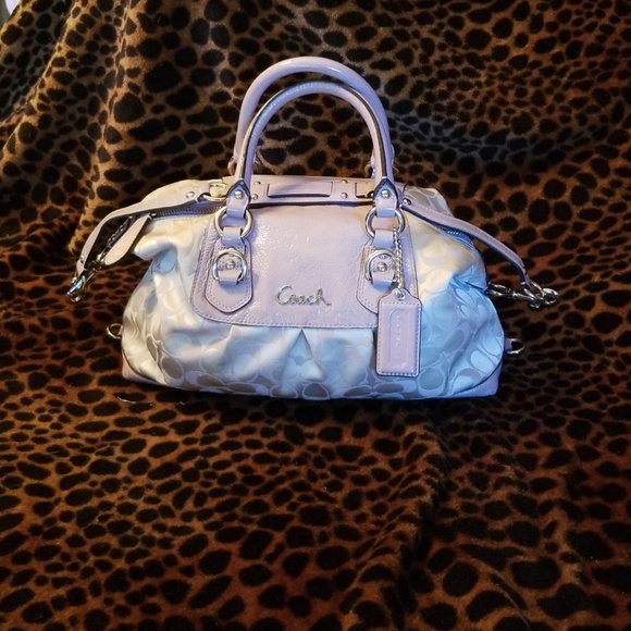 Coach Handbags - 👾LIGHT PURPLE COACH BAG👾